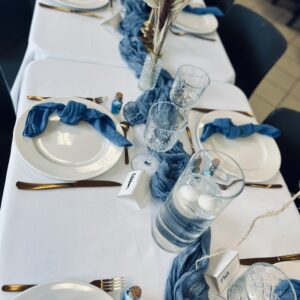 Chemin de table tissé bleu