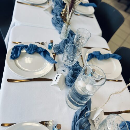 Chemin de table tissé bleu