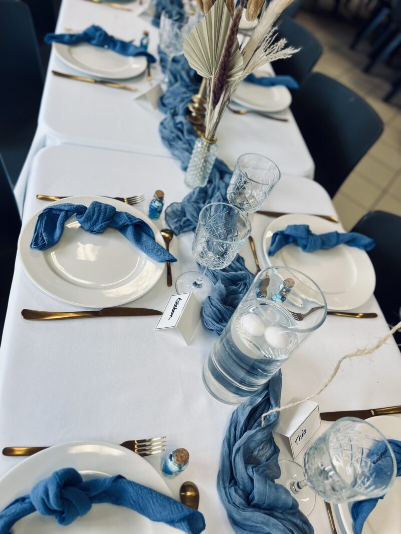 Chemin de table tissé bleu